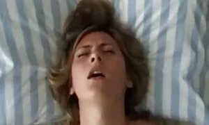 Die Leute fuhren durch die Stadt und suchten nach kostenlose sexvideos mit reifen frauen Unterhaltung. Auf der Straße sah er eine Blondine und beschloss sich zu treffen. Es stellte sich sehr einfach heraus. Die Blondine mag den Anruf. Dann beschloss er, Spaß im Auto zu haben. Geben ihm oral für Geld. Im Falle von Beute ist dies für alles bereit und denke, dass Beute zu einfach war. Aber es ist nicht so einfach. Der Mann ist beeindruckt von den Geheimnissen schießen, so dass das Video, das er mit dem Mann zufrieden war, erschien am nächsten Tag im Netzwerk! Er hat gute Arbeit geleistet.