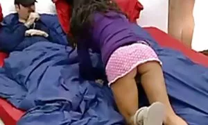 Attraktive Mädchen, bequem im Bett installiert, um das zu tun, wovon sie schon lange geträumt haben. Die Blondine sicherlich berühren pornos mit reifen frauen gratis ihr Haar blond, Platin und weil sie süß stöhnt. Willst du mehr schwarze Haare Schönheit hat großes Spiel im Stil der Hände, Beine, und begann langsam ein schmales Loch in das Mädchen zu bohren. Als ein Mädchen an der Reihe war, zog das Mädchen an die Orte, an denen Angelica gnadenlos in den Raum trat. Zusätzlich zum Spiel wird auch die Schönheit der Finger verwendet.