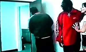 Nach einer angenehmen Sauna, um die Herzen der Frauen zu packen haben zu schlafen und gleichzeitig neben ihr, begann sie ihren wunderbaren Körper zu sex mit reifen frauen gratis bewundern und ihre Löcher jagen. Als der Junge beschloss einzuschlafen, berührte der Junge seine Kleidung, und du hast ihn sicherlich nicht gestoßen und fing an zu lecken und seinen seltsamen Finger in das Loch zu stecken. Überprüfen Sie dann die Schnitttiefe mit einem der Gliedmaßen.