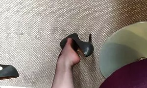 Eine Frau zu einer ärztlichen Untersuchung, und ein Mädchen bat sie, ihre Kleidung abzuschneiden. Sie mag sofort kleine Brüste mit klaren Brustwarzen, also nutzte sie nicht die Gelegenheit, ihre Finger zu berühren. Dieses Mädchen wartete darauf, ihr Kleid vollständig von der Hand zu nehmen und lud sie ein, auf der Couch zu sitzen und sich zu entspannen, um seine Beine zu öffnen und die Abdeckung zu inspizieren. Ich habe das Loch mit Krebs überprüft und fühle es mit meinen Fingern. Sie legte einen Stuhl und legte eine Frau in den Spiegel an ihre Muschi. Sie berührt ihre Muschi mit ihren Fingern und umarmte sich ein wenig und achtete darauf, Emotionen zu kontrollieren. Sie drehte sich um und begann kostenlose sexfilme reife frauen das äußere Loch zu massieren. Er zog einen Spiegel heraus und legte sanft einen Kopfschütteln hinein. Diese Frau senkte ihre Hand zwischen ihre Beine und half ihr zu beenden.