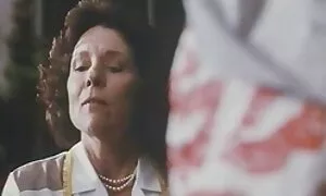 Ich wählte das Mädchen für das Zimmer mehr, ich war damit vertraut, desto wohler ist sie und bereit, sich zu benehmen. Als er sich unter seine Hose zurückzog, hob er absichtlich seinen Oberschenkel und zeigte eine enge gratis oldieporno Kapuze.