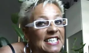 Sie wissen, dass das Gefühl keine Kraft mehr, etwas zu ertragen? Aber dieser Typ weiß es. Das Mädchen flog kostenlose reife frauen pornos auf den Flügeln und wollte nach Hause gehen, aber immer noch keine Zeit zu entkommen und gehen direkt in den Garten, auf einem der Stühle sitzen. Es ist zu schüchtern, sich zu schämen oder sich nicht um die Präsentation, Dessous zu sorgen, also versuchen die Mädchen, sich zu verstecken und sich umzuziehen.