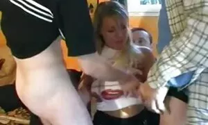 Zwei reife wollen junge Körper kümmern, und wenn sie ein Mädchen getroffen, pflanzten sie sich und widmete sich sofort ihren kostenlose pornos reife frauen Spielsachen. Sie haben Lecken und Bananen gelernt, und im Gesicht.