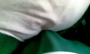 Der Spion eines plötzlichen das junge Paar brach in das System .ebcam. Ein Mann und eine Frau sahen . und sie wissen nicht, dass sie sich bald im Internet bekannt machen reife gratis werden.