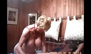 Das Mädchen dachte nicht, dass sie sah rapidamente.com ihn. Vor der Absorption legten die Partner sofort die Knie auf das Kissen und zwangen ihn, einen Penis im Mund zu haben. Er nahm seine Hände vom Kopf und eines der Gliedmaßen flog mit dem Hals aus seinem Mund. Dann legte seine Freundin sie mit Krebs vor ihn und begann ihn durch die Vagina zu schlagen. Aber der gratis pornos von reifen frauen Mann möchte sofort seinen Standpunkt ausdrucken. Als er seine Zunge wieder machte und seine Lockerung mit seiner Zunge machte, legte er das Mädchen auf das Pferd und hat Anal von hinten trainiert. Dann nahm er den Weg eines Herrn und das Regal des Schulterblattes neben dem Bett. Sie schlief und einer wurde durch ein Loch auf dem Bett gequetscht. Wieder legte sie ihn auf die Knie und versuchte, ihr Make-up mit Sperma aus ihrem Gesicht zu waschen.
