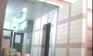 Solo-polnische Schönheit, Agnieszka gab sich seinem Geliebten auf der Couch und auf dem Boden hin, dann griff sie selbst nach ihrem Bauch am Ende des Videos. kostenlose pornofilme mit älteren frauen